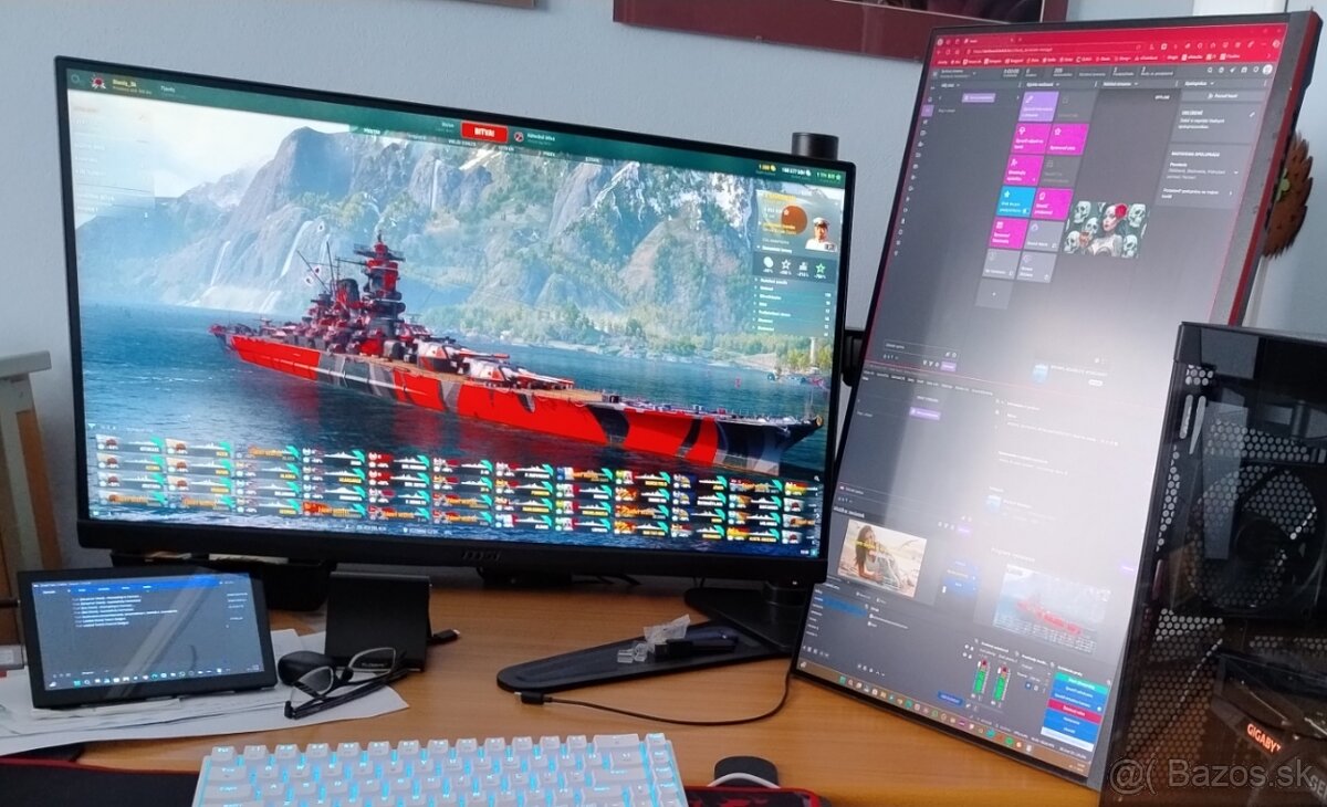 držiak s dvoma 27" monitormi