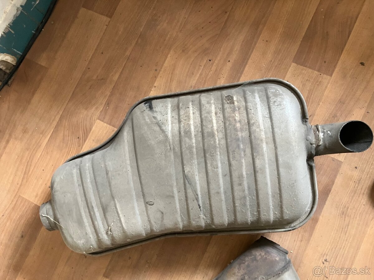 Zadný tlmič výfuku BMW E46 320d – dobrý stav