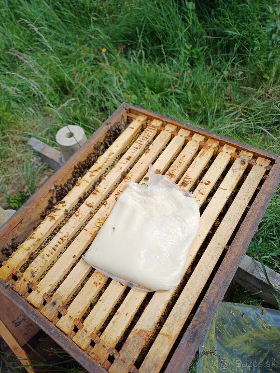 pravé medovo cukrové cesto pre včely