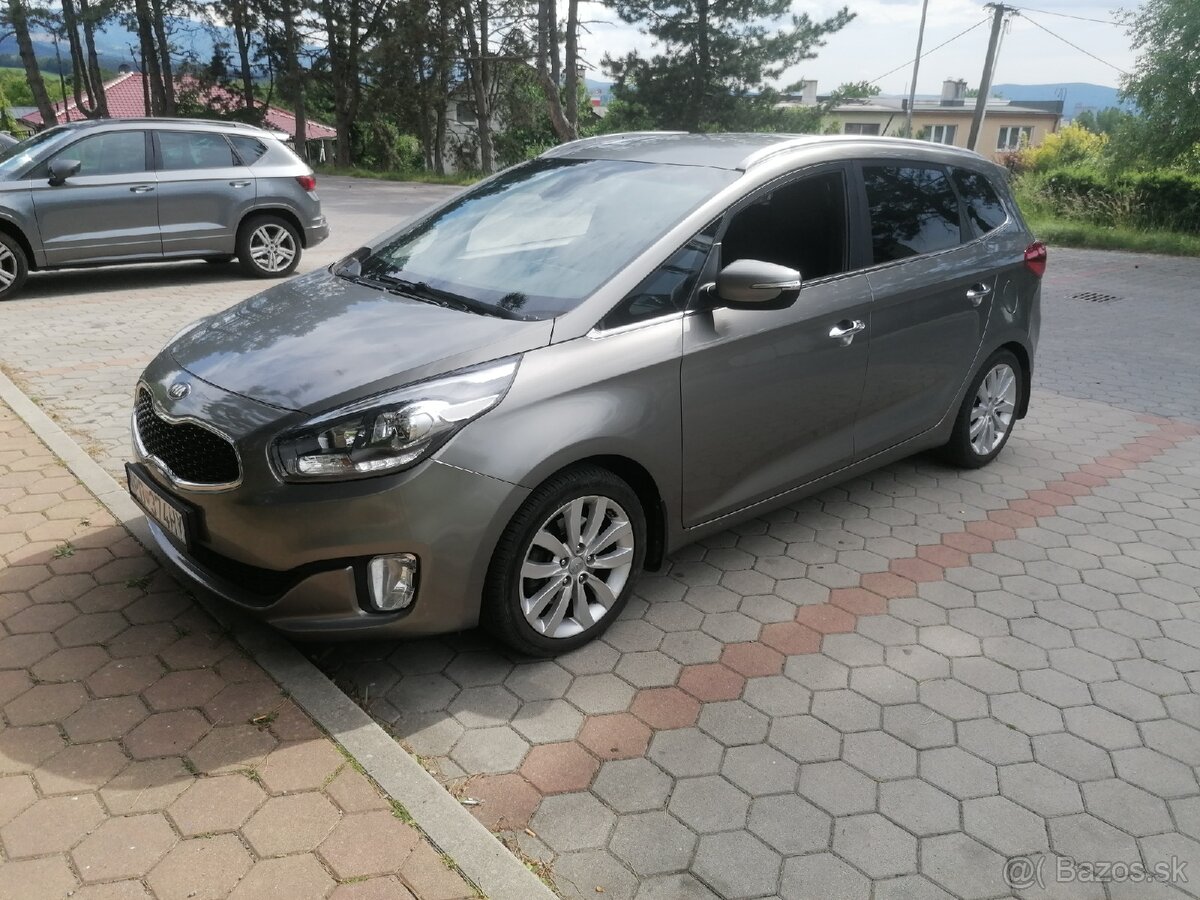 Kia carens