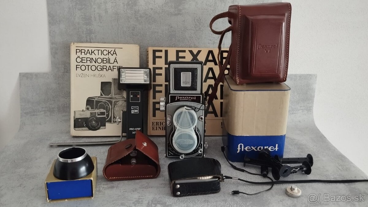 Starý fotoaparát Flexaret + krabica + prislenstvo + knihy