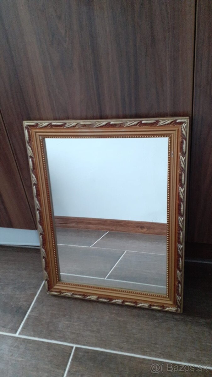 Predam zrkadlo s ramom rozmery 46,5 x 36,5 cm
