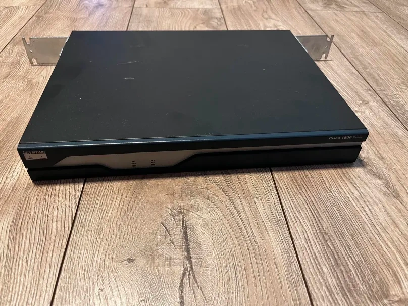 Predám Cisco 1841 a Cisco 2621XM