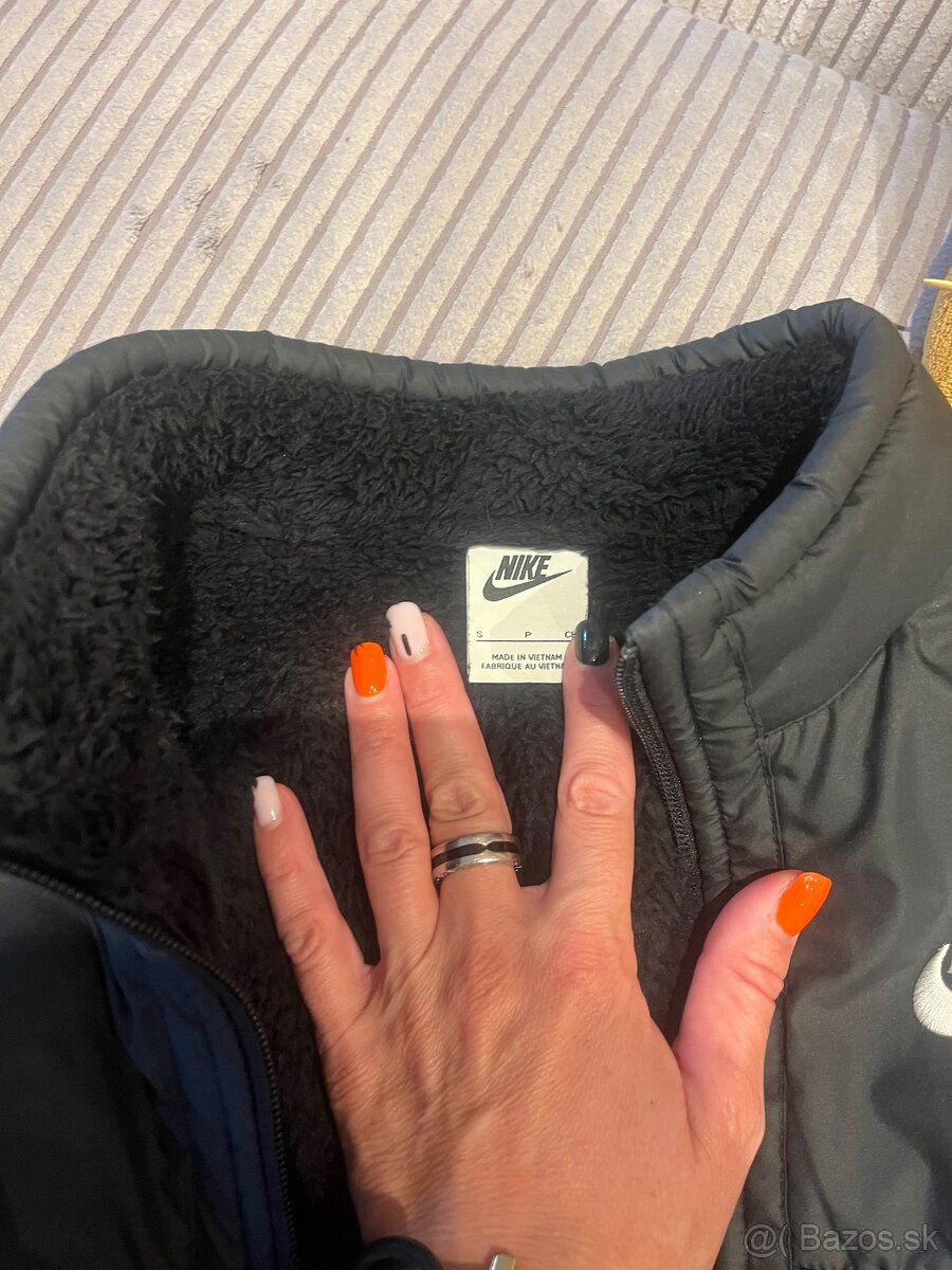 Predám flyšovú nike bundu