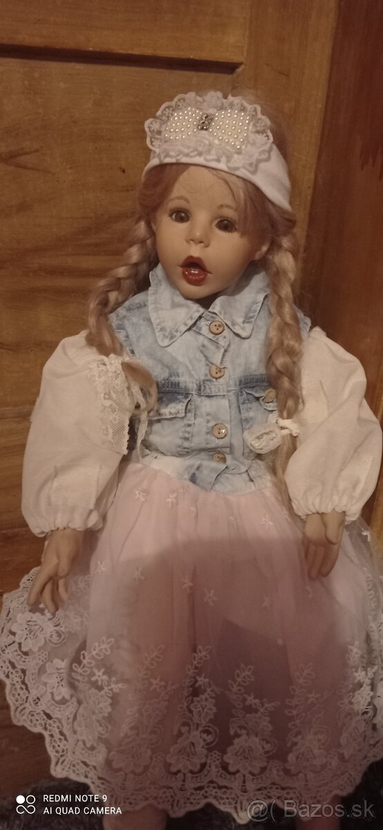 Porcelánová bábika.