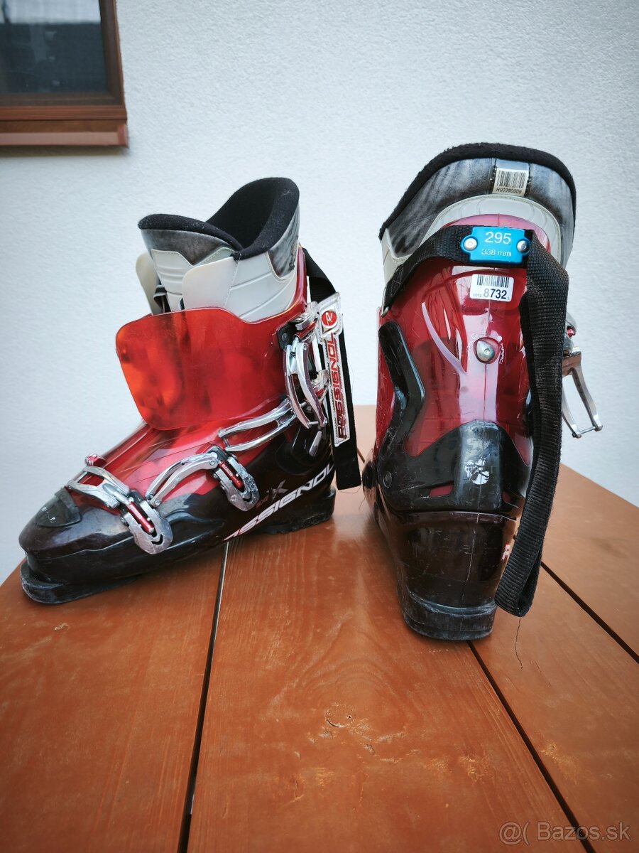 Darujem lyžiarky a lyžiarsku prilbu
