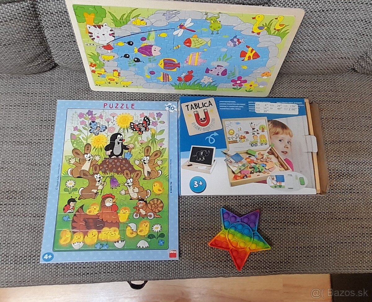 Mix hračiek, vkladacky, pop it