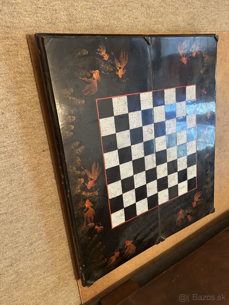 Starozitna sachovnica 64x58 cm