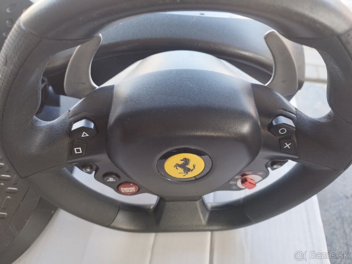 Volant s pedalmi thrusmart Ferrari t80