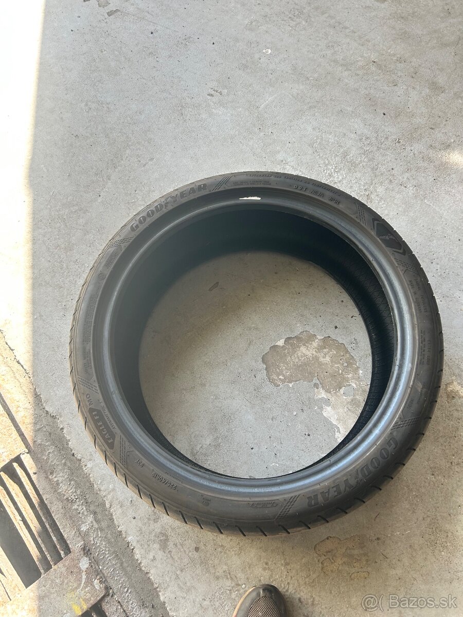225/40 r19