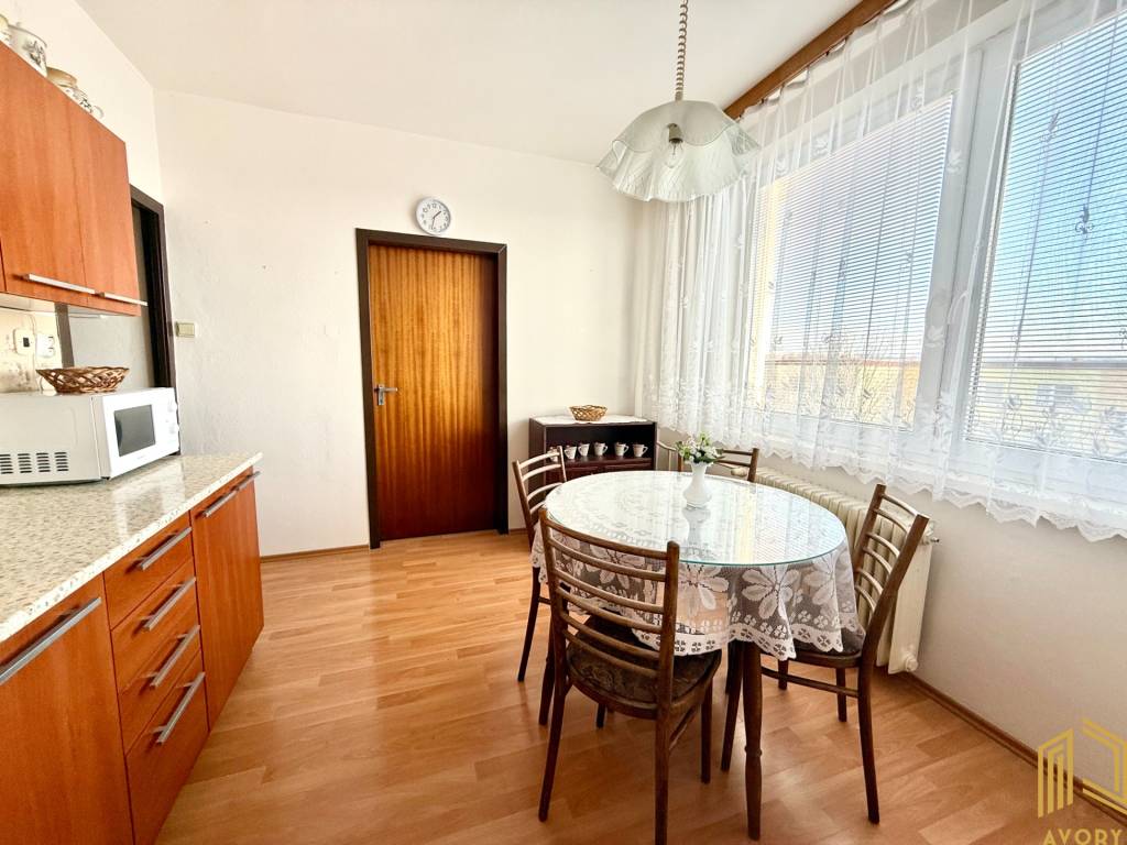 3 - IZB. BYT (77m2) s KOMOROU a GARÁŽOU, SMRDÁKY, SENICA