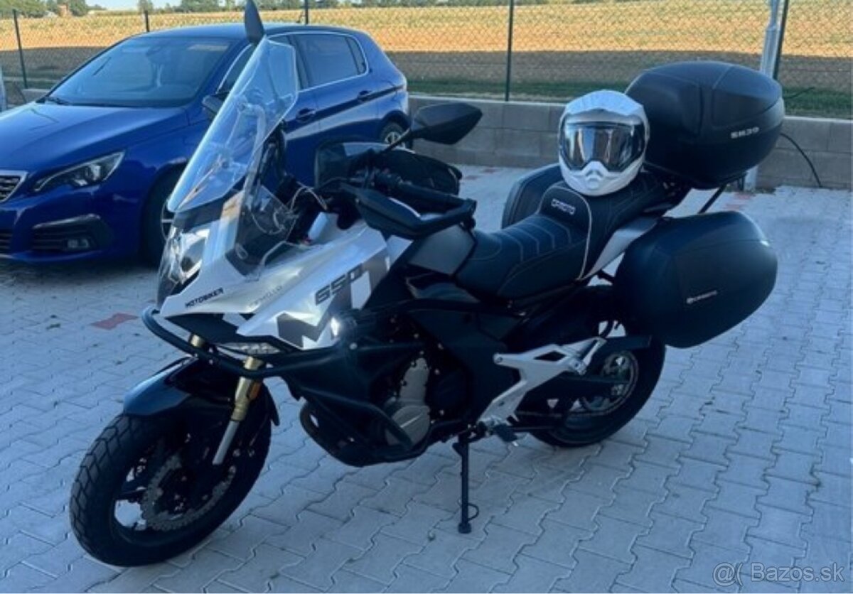 CF Moto 650 MT Premium