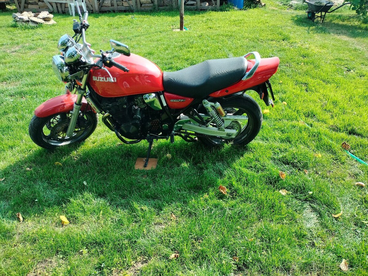 Suzuki GSX 750 AE Inazuma