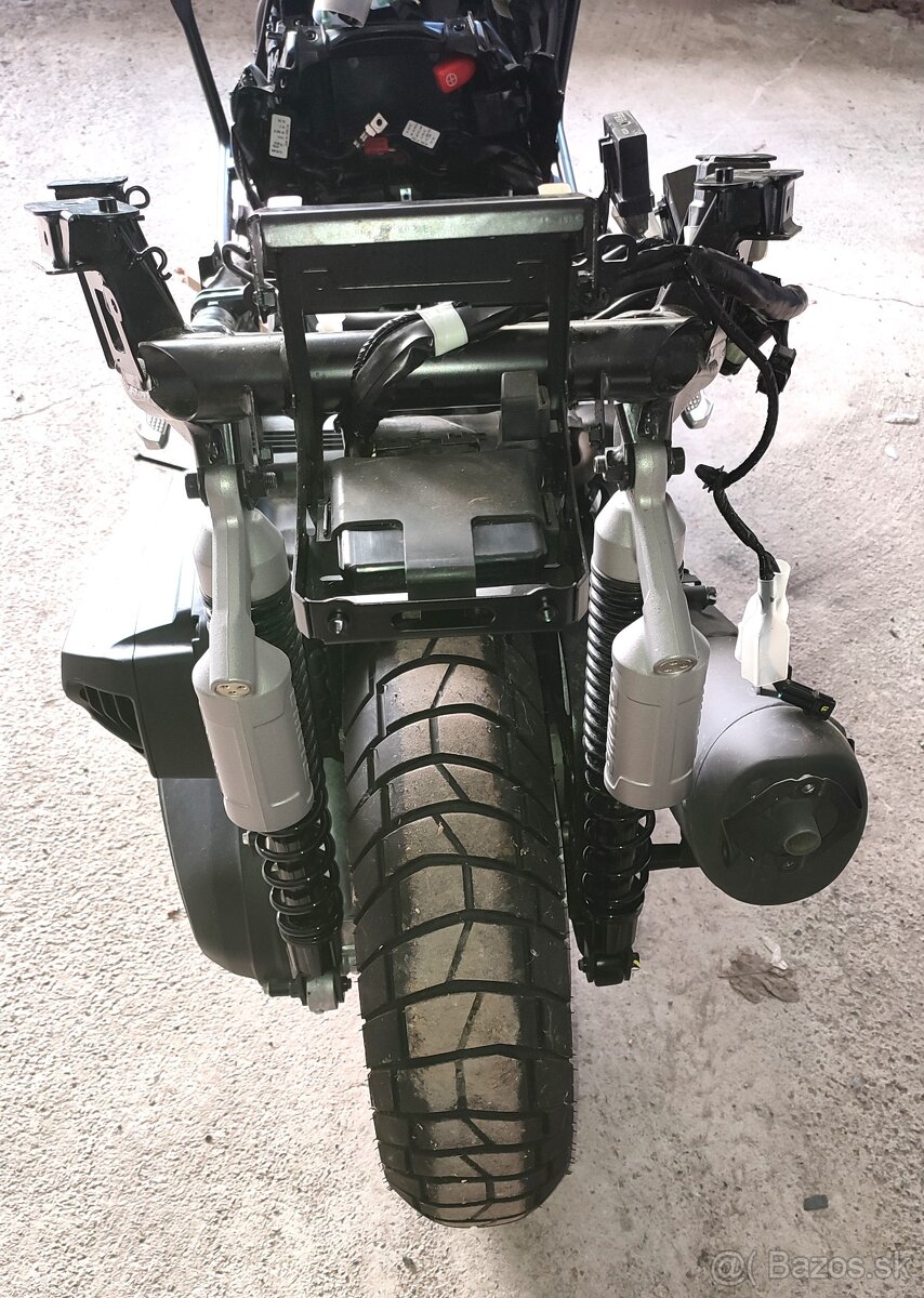 Honda ADV 350, 3/2023, nájazd do 1700 km.
