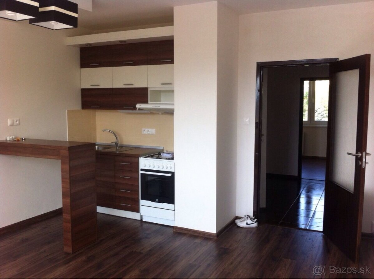 Prenájom - 1,5 izbový byt , 42m2 ,Prešov Pavla Horova