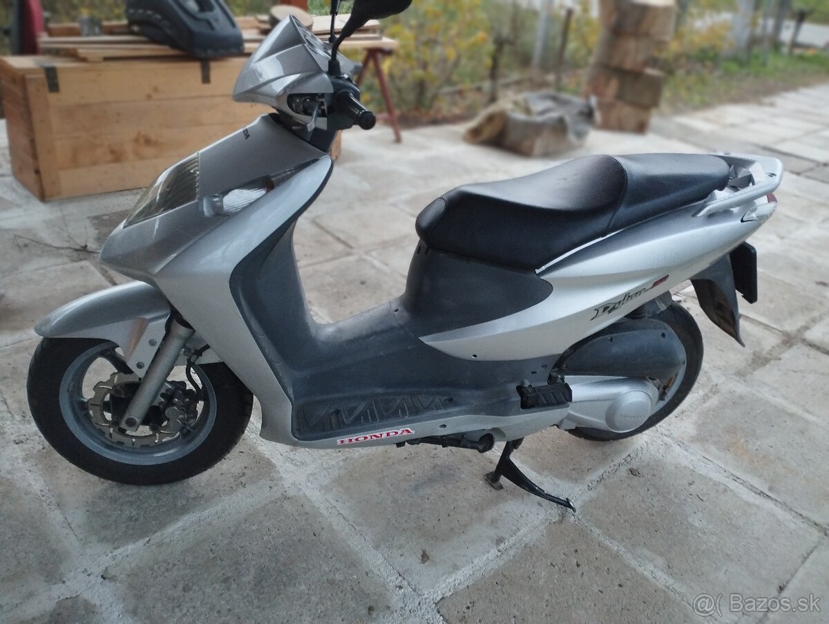 Predám Hondu Dylan 150cm3