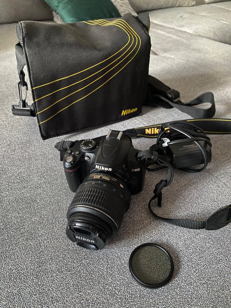 NIKON D3000
