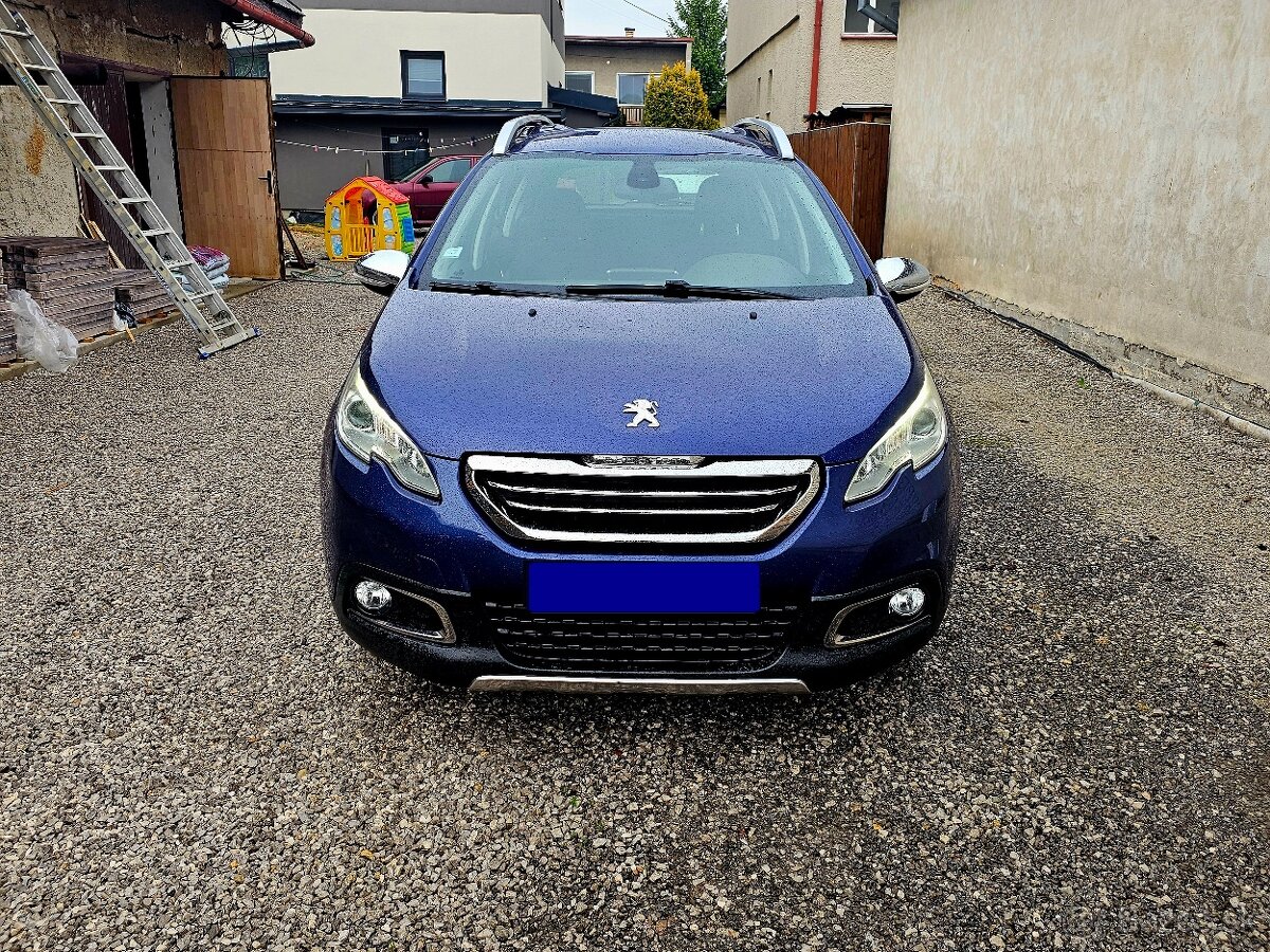 Peugeot 2008 1.2 Full výbava Allure ambilight