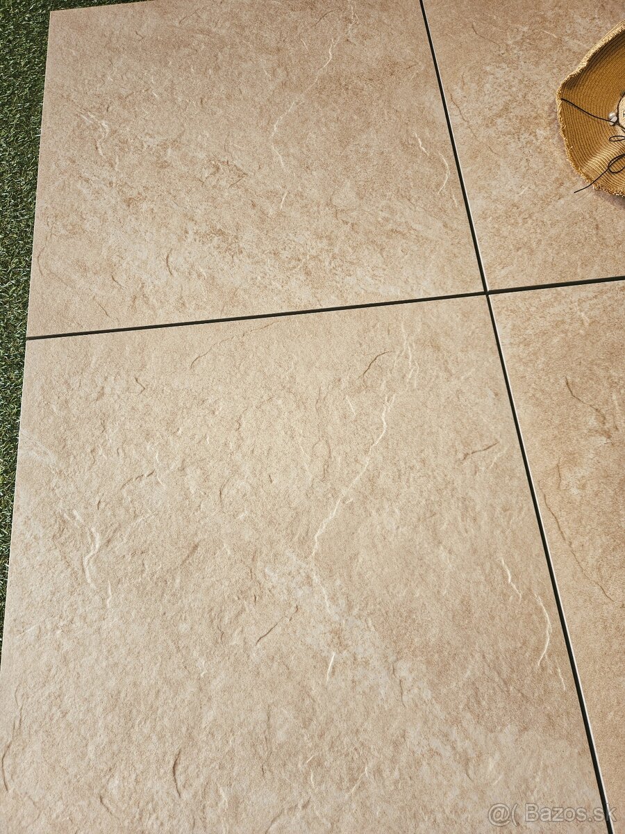 2 cm dlažba protišmyk aj na terče 60x60, sivá,vzor pieskovec
