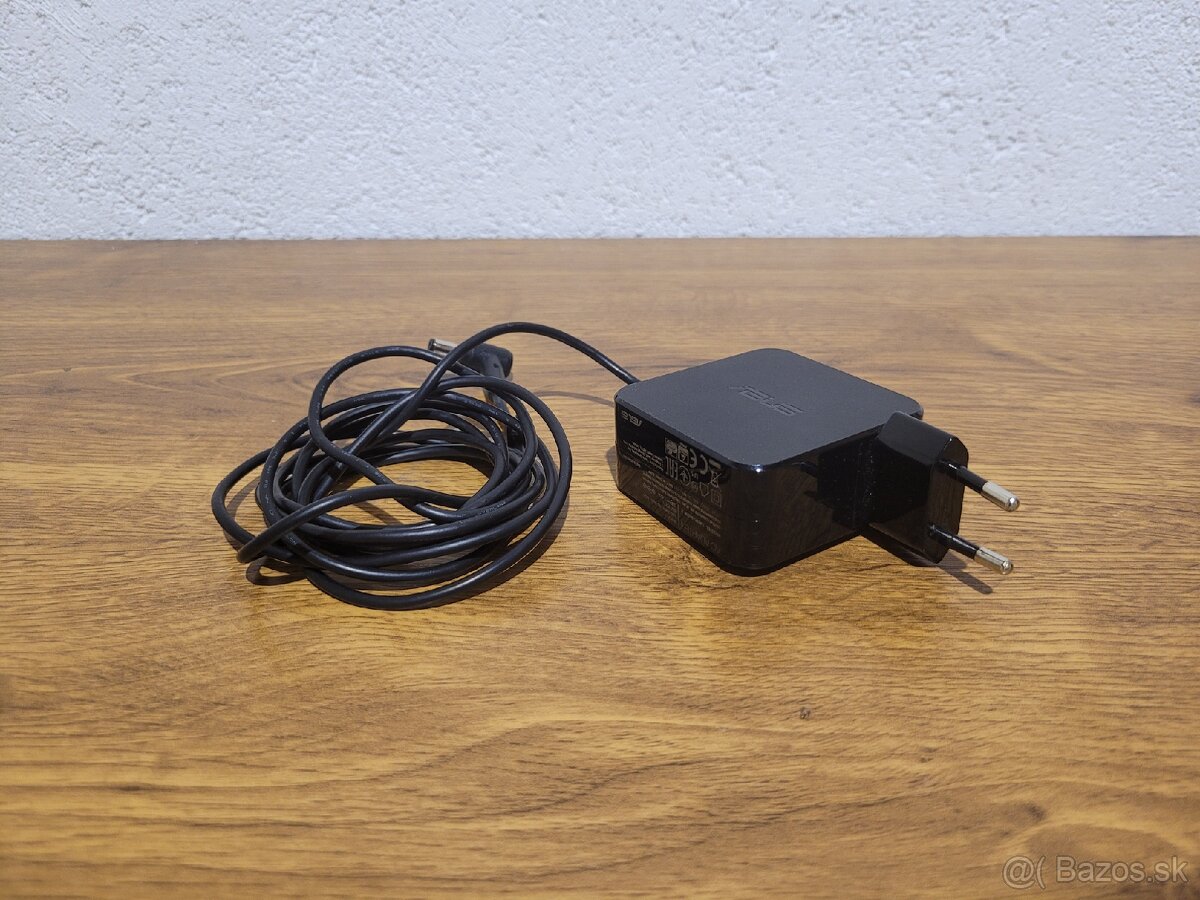 Asus nabíjačka 19V 3.42A