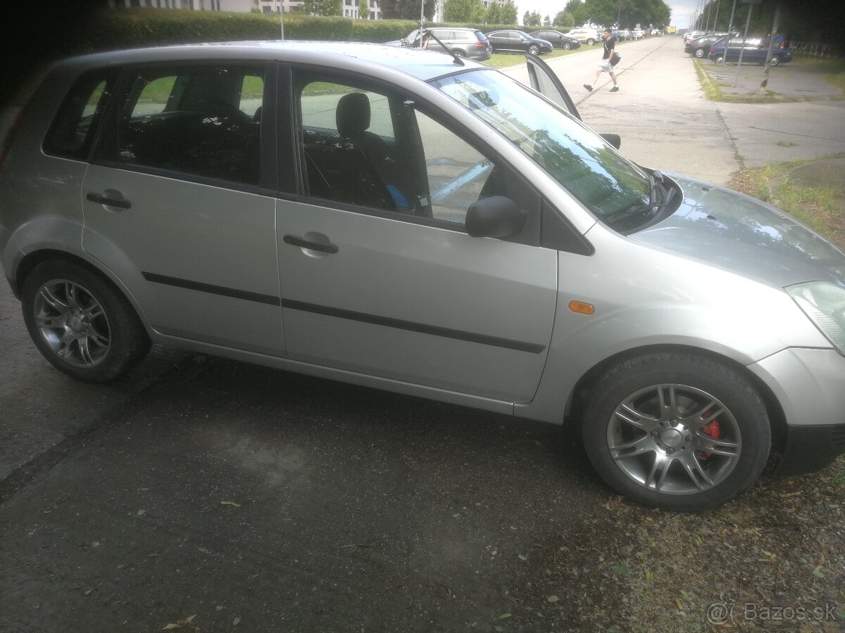 Ford fiesta 1.3 2003, benzín