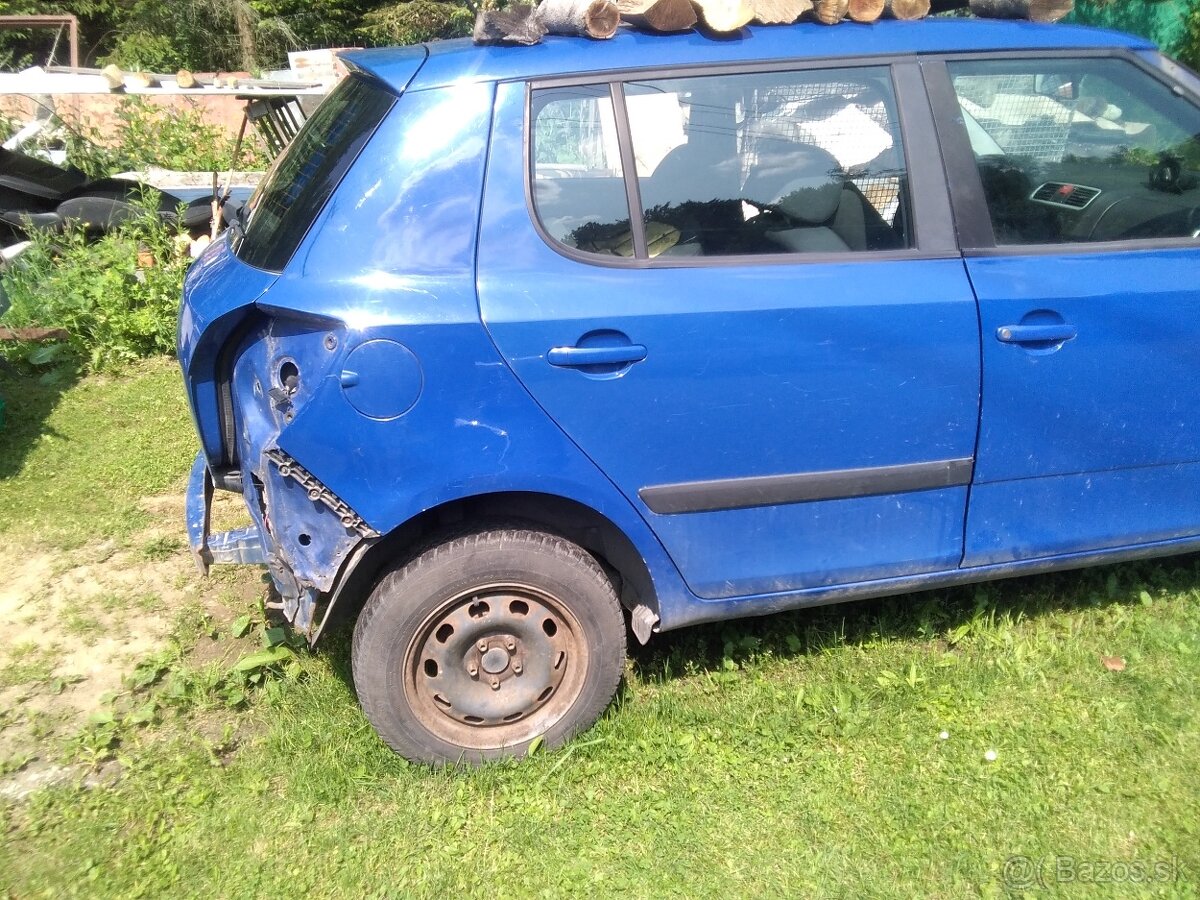Skoda Fabia 2 dvere práva strana predné zadne