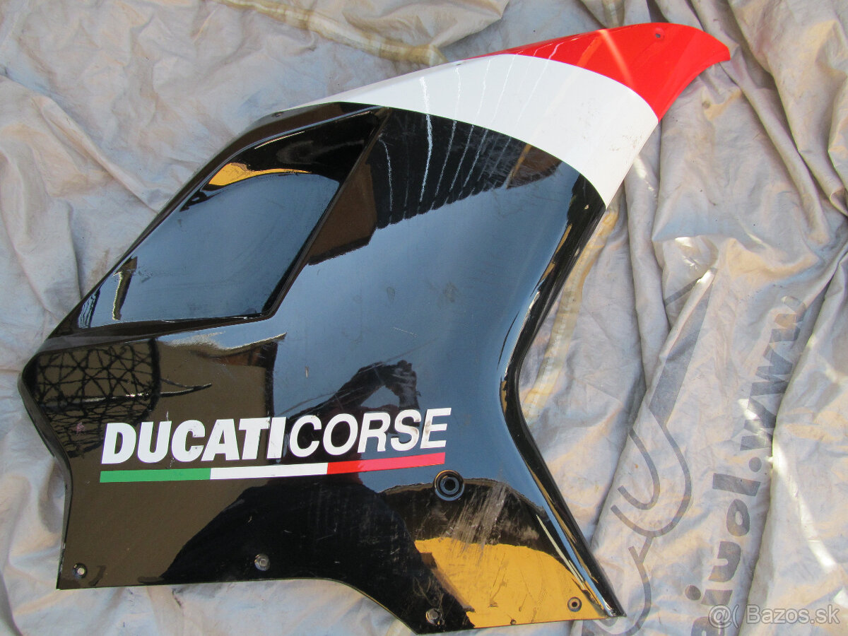 Pravy bok kapotaže Ducati 848,1098