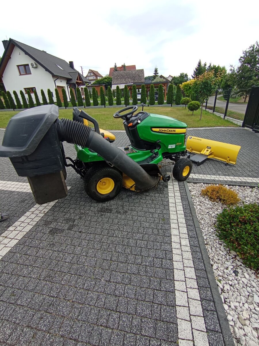 Traktorova kosačka John Deere x300