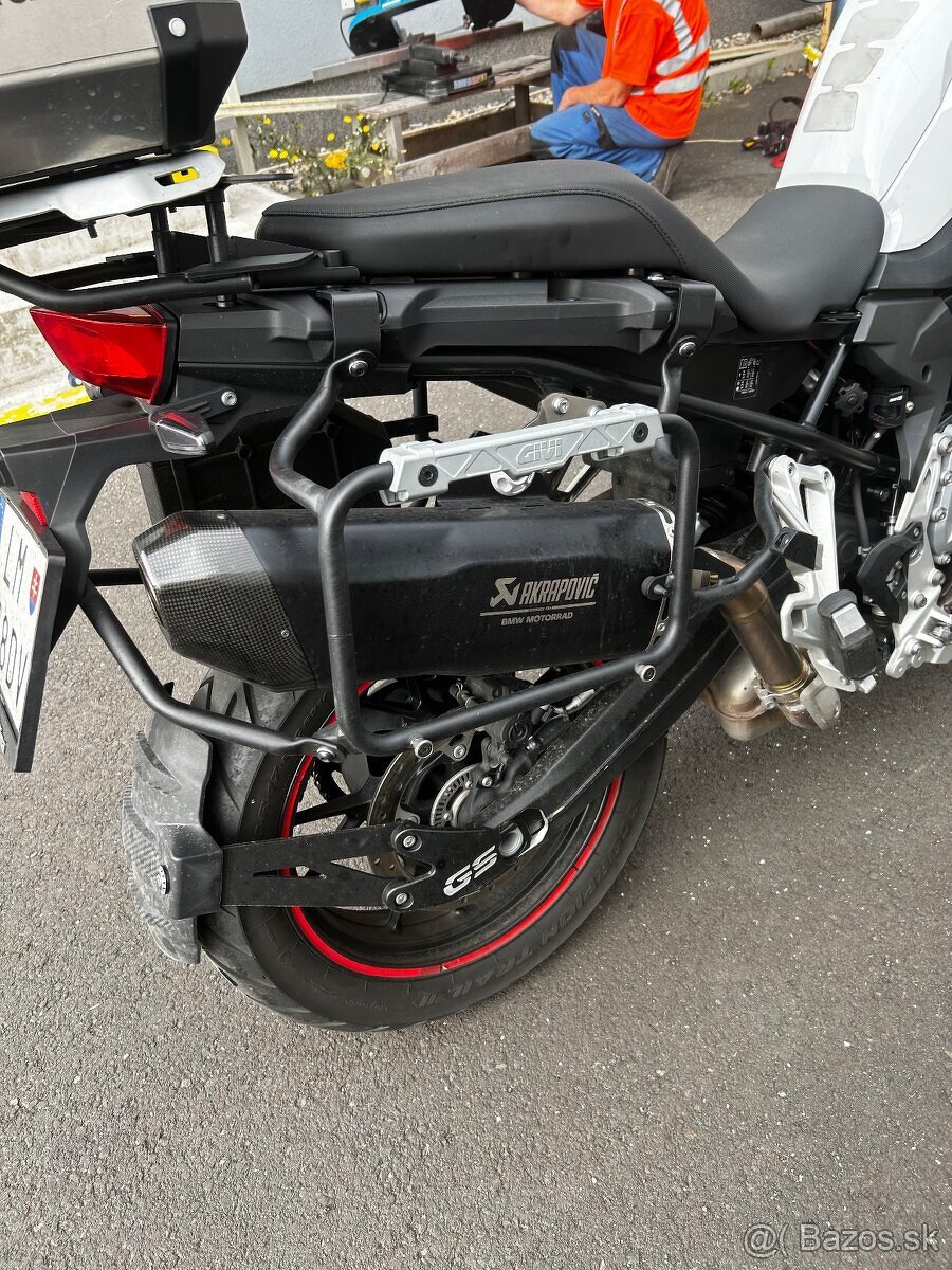 výfuk akrapovič