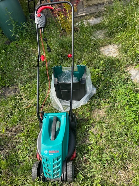 elektrická kosačka BOSCH