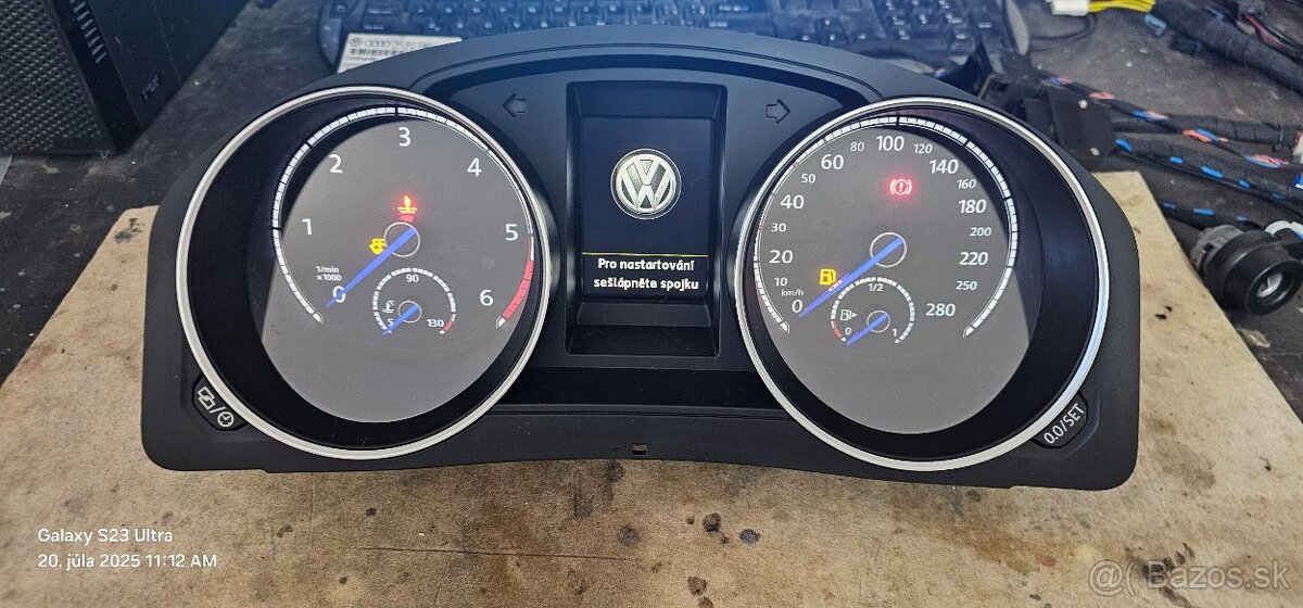 VW 3D budiky Touran 1T0 920 885 N