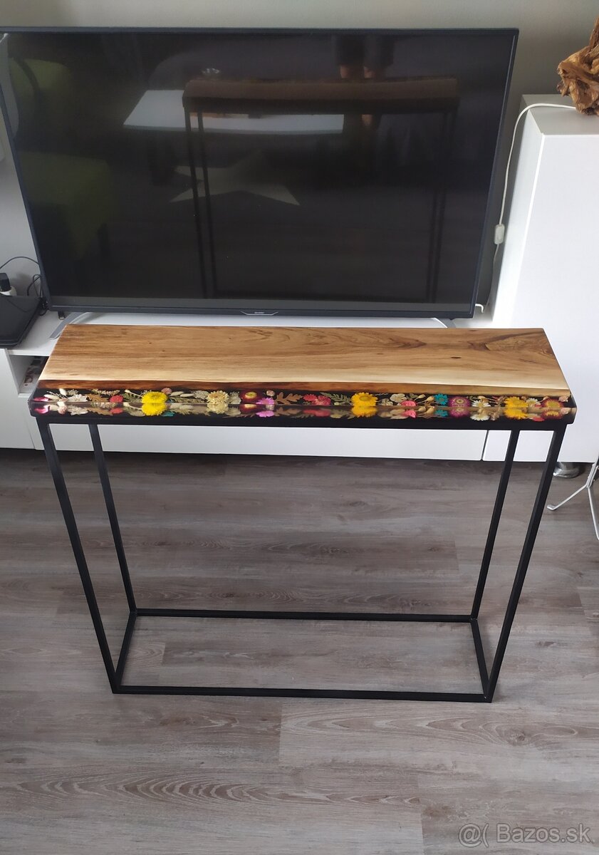 Epoxidovy konzolovy stolik