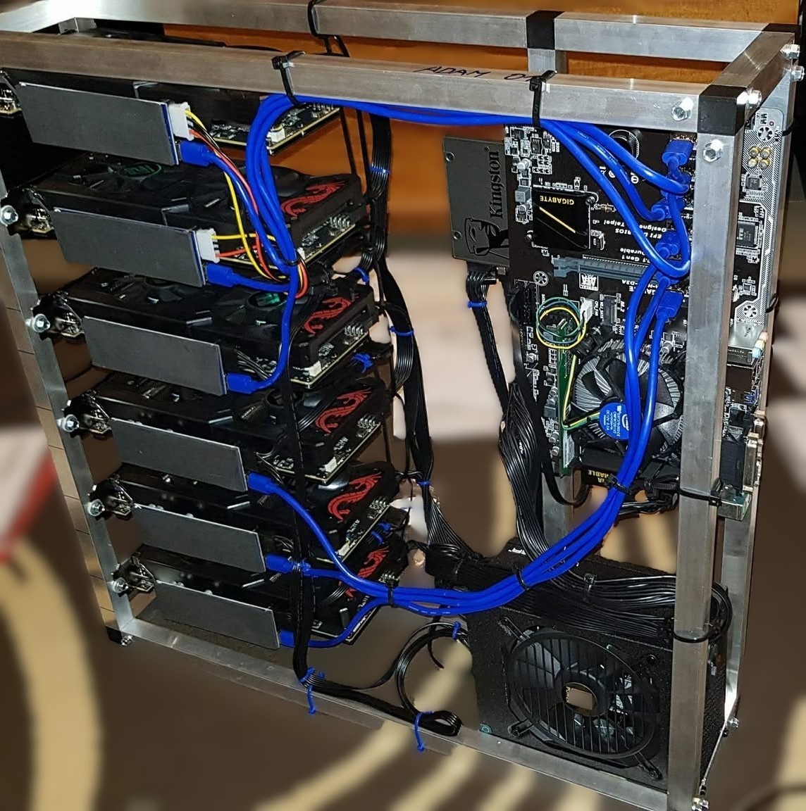 Predám/ Rozpredám Mining Rig ( používaný len 1 mesiac )