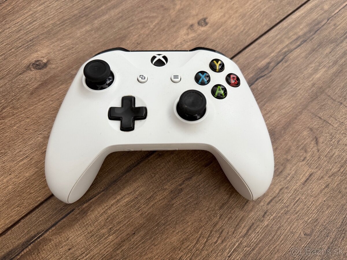Xbox one ovladač biely
