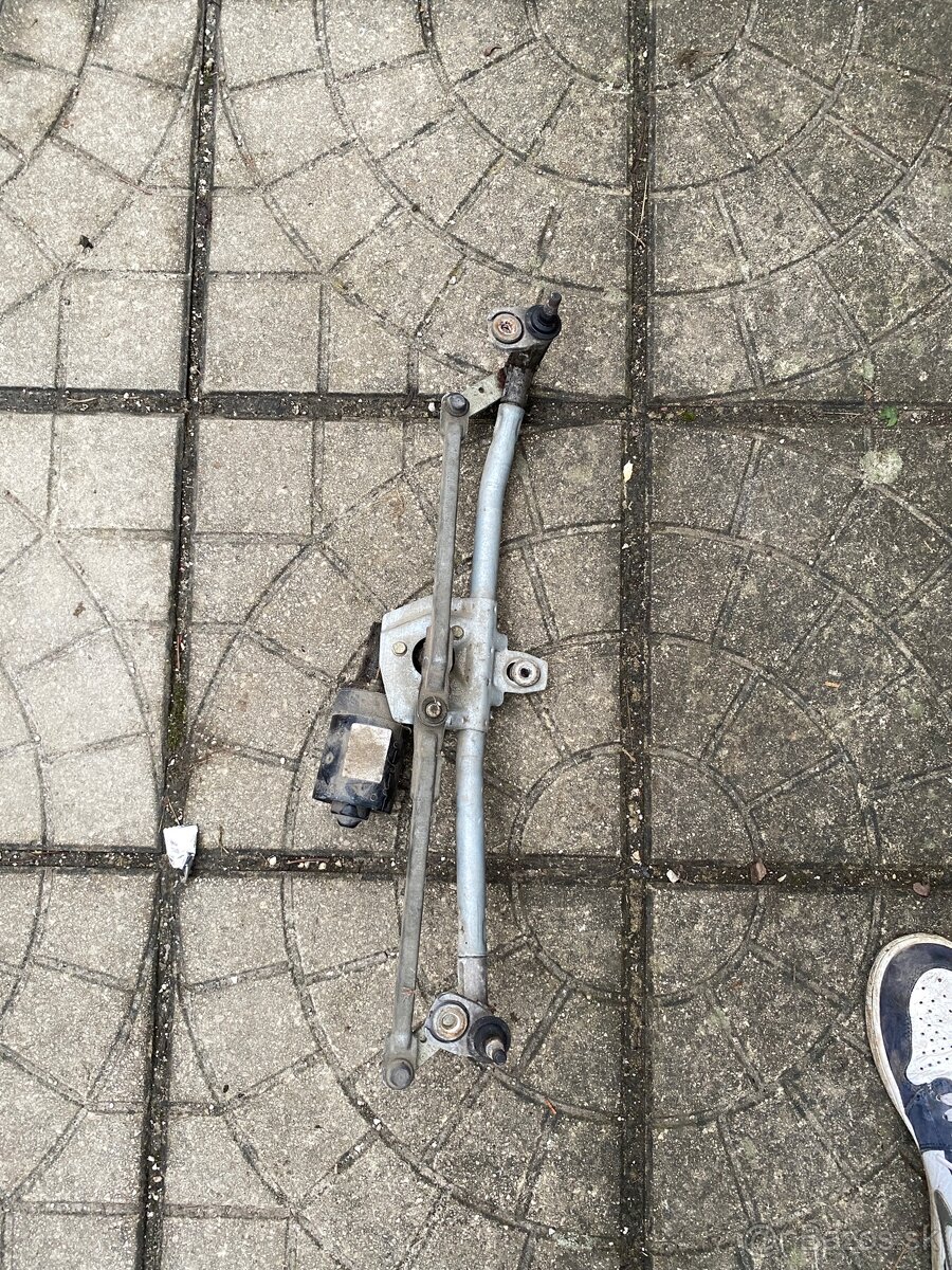 Motorček stieračov golf 4