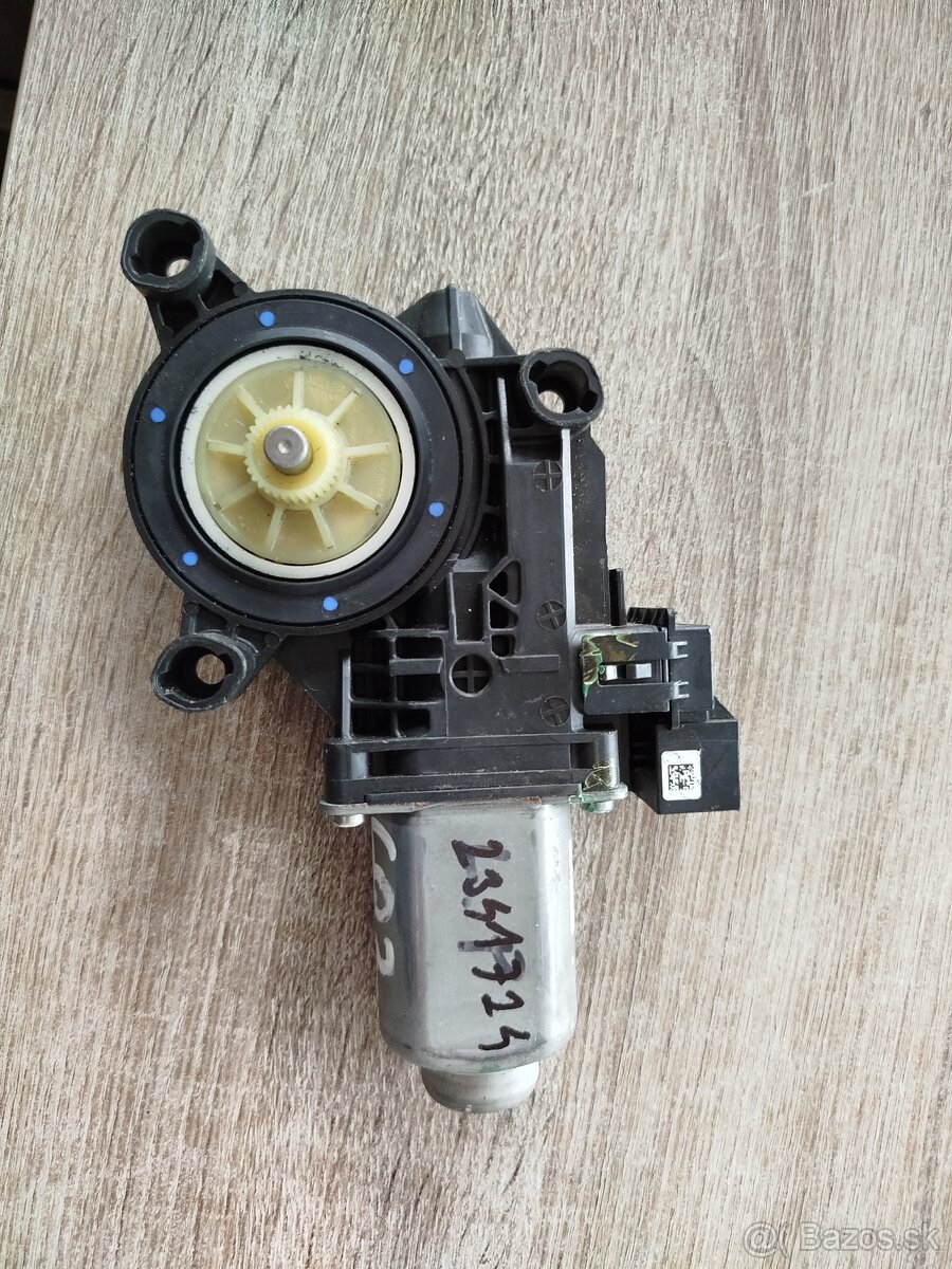 Motor stahovania okna fabia 2