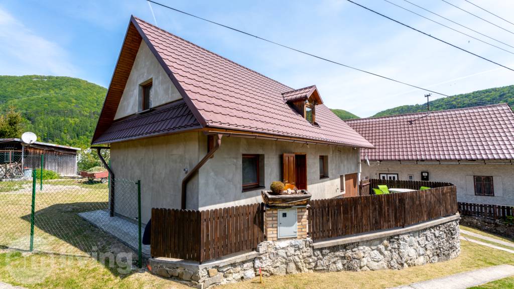ZARIADENÝ - rodinný dom v nádhernom prostredí - Zliechov
