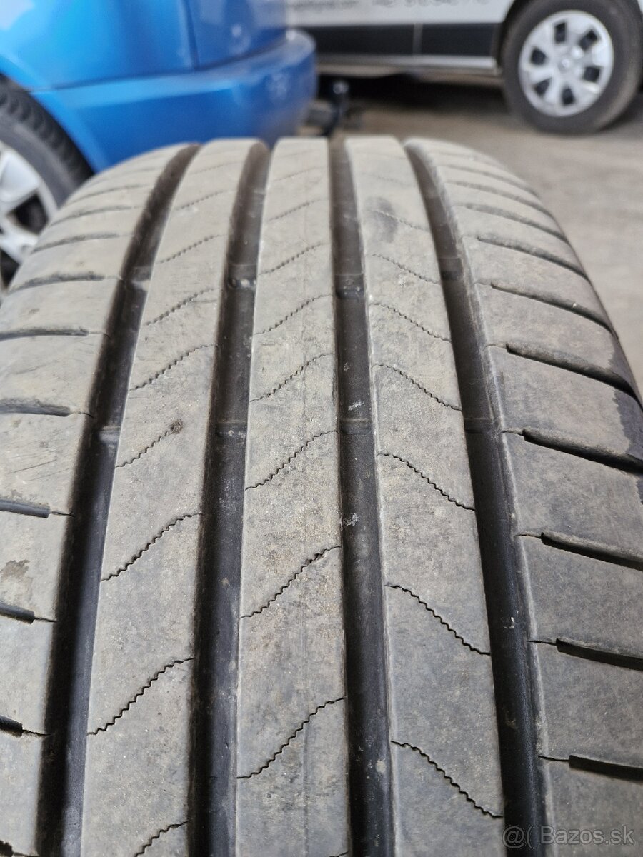 Pneu 225/55 r18