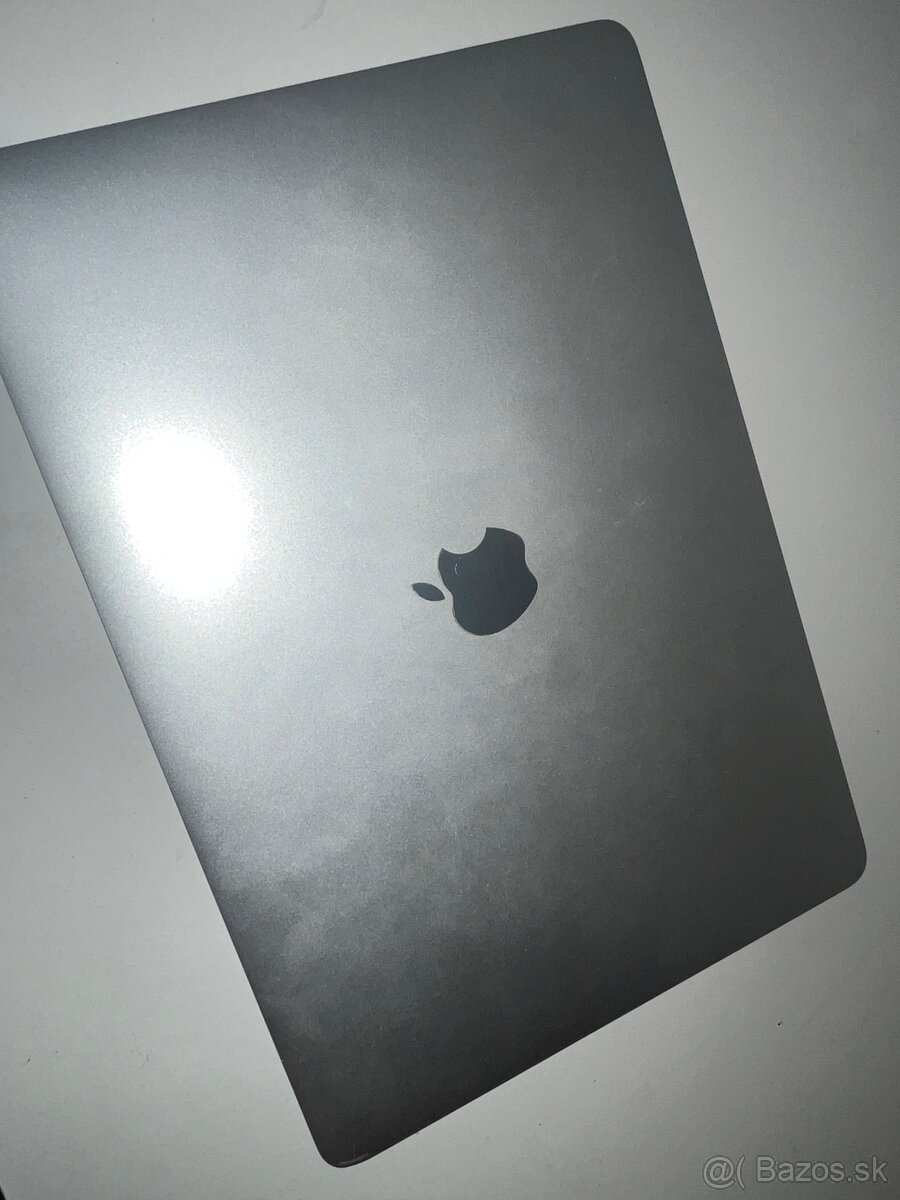 Macbook 13 inch, touch bar, 256gb, 8gb ram