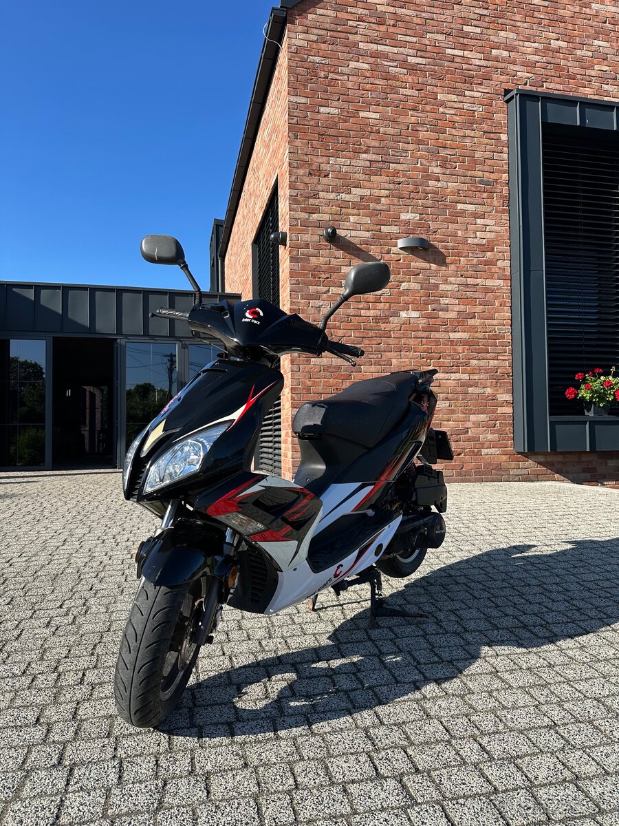 Skúter adamoto 125