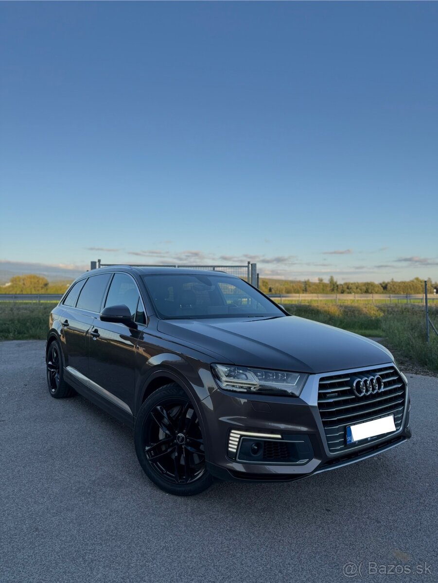 Audi Q7 E-tron 3.0TDI S-line  quattro