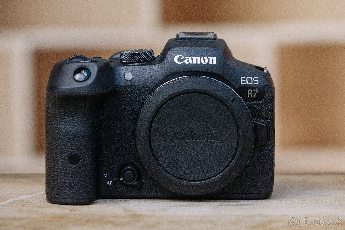 Canon EOS R7