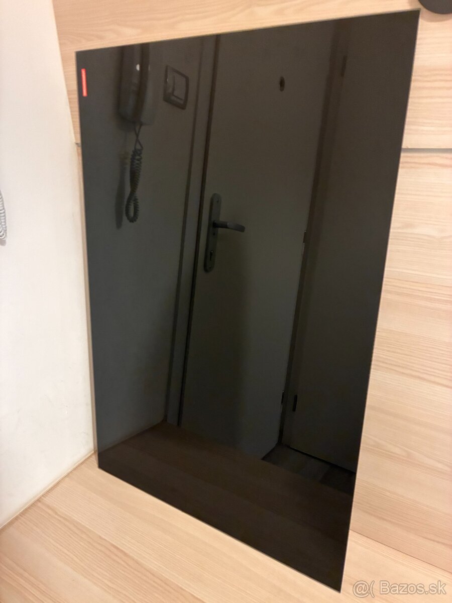Čierna magneticka sklenena tabula