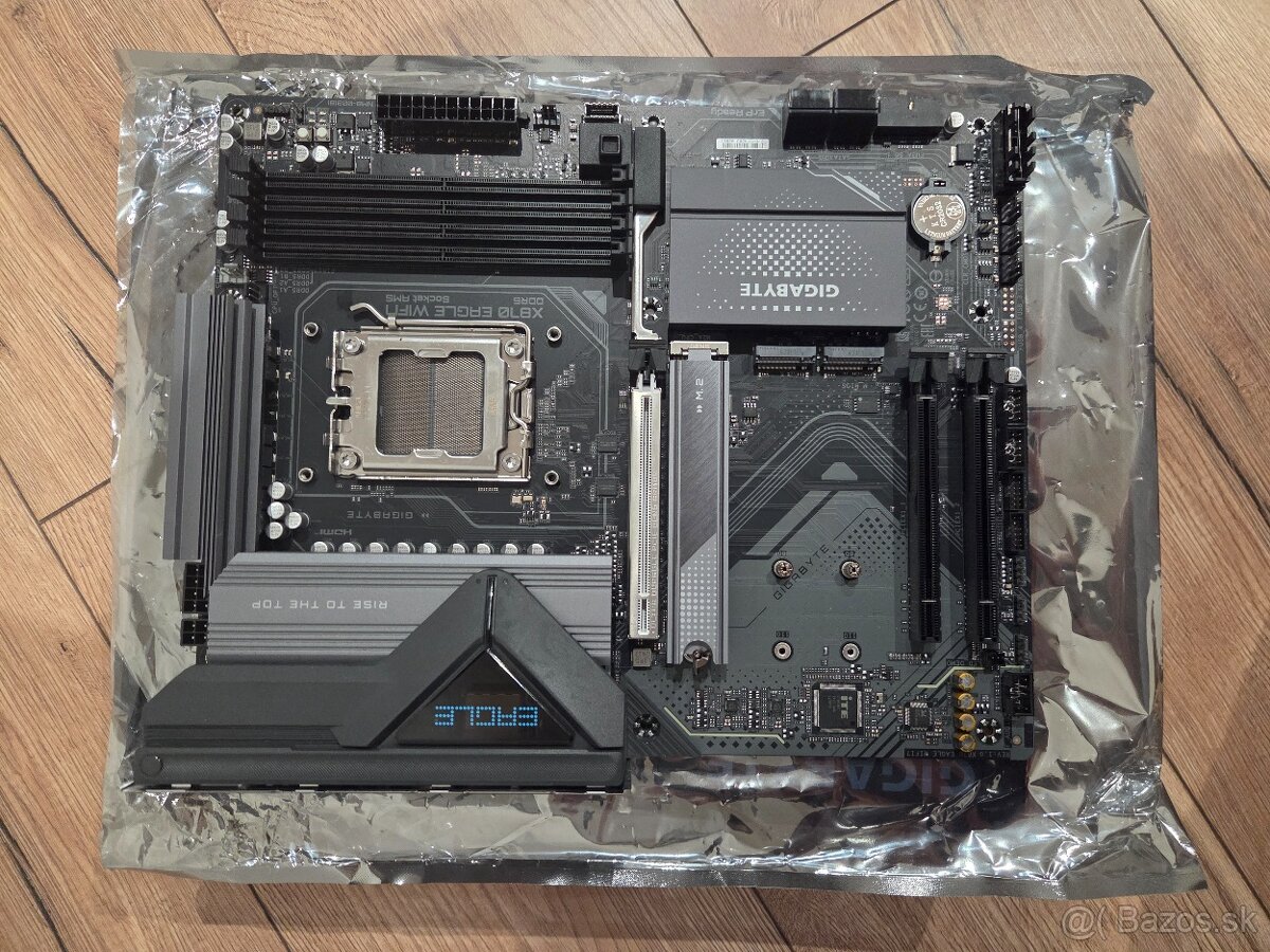 Gigabyte X870 EAGLE WIFI7 – poškodený socket