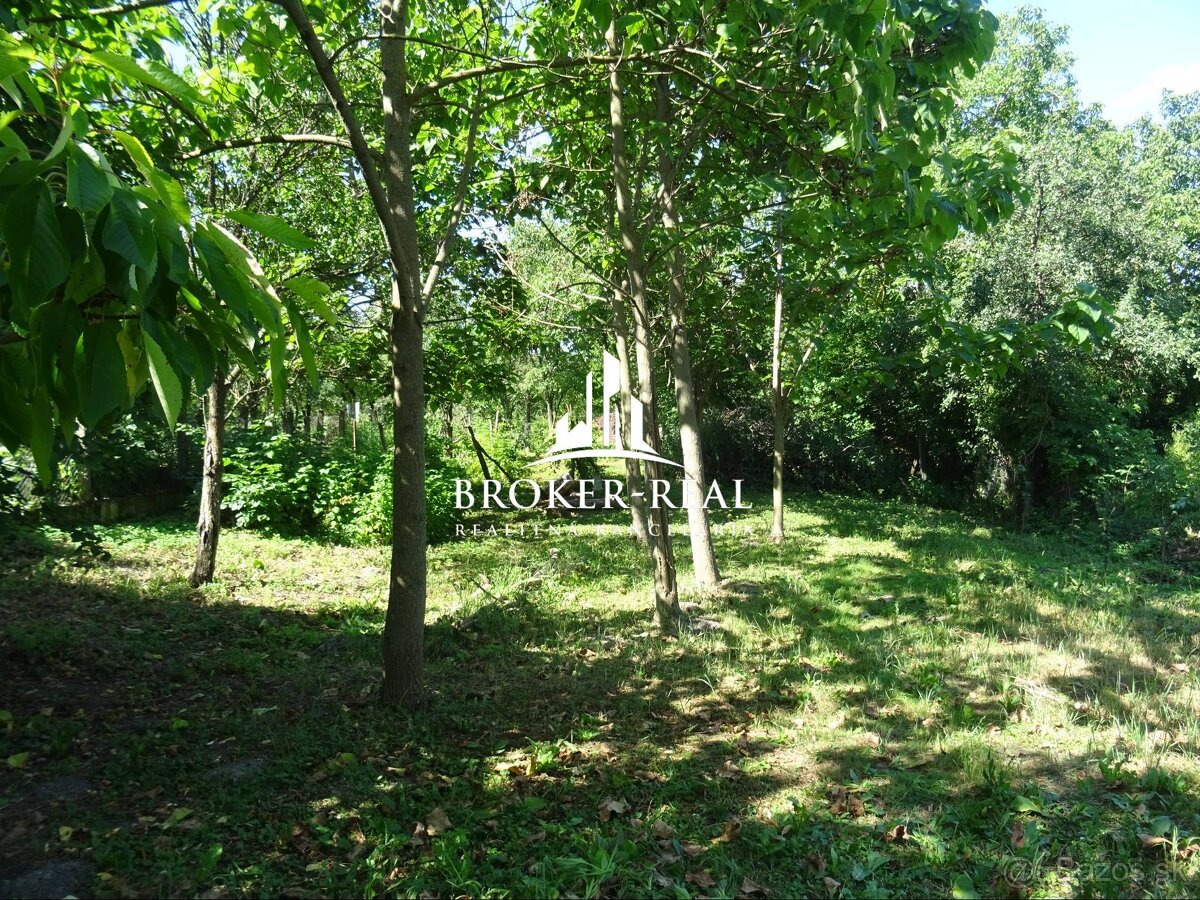 Stavebný pozemok - 1250 m2 Abaujvár