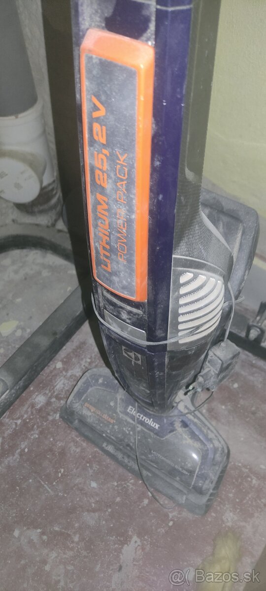 predám tyčový vysávač elektrolux ultra power plus