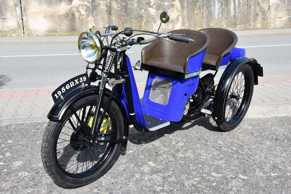 Dámská motorová tříkolka L'Automouche - historická rarita