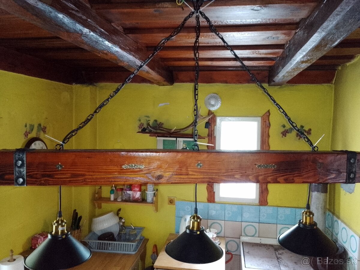 Drevený lustre