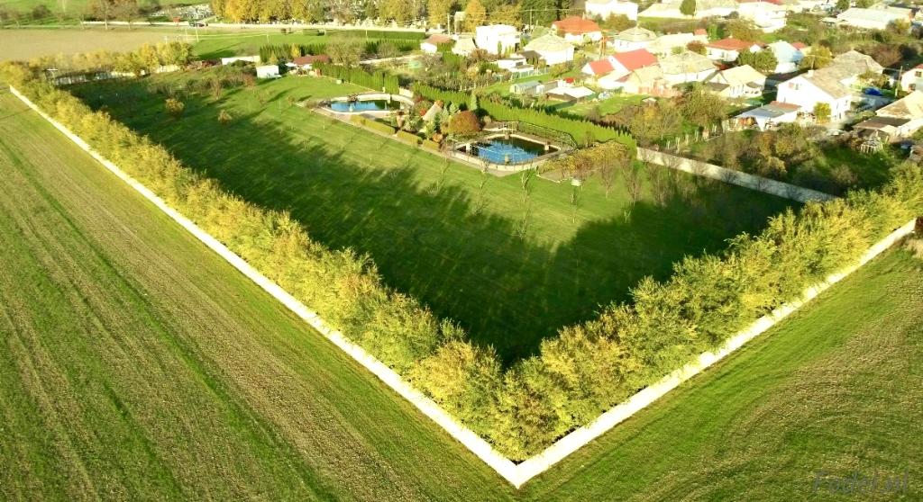 TOP INVESTIČNÁ PRÍLEŽITOSŤ – unikátny pozemok s ovocným sado