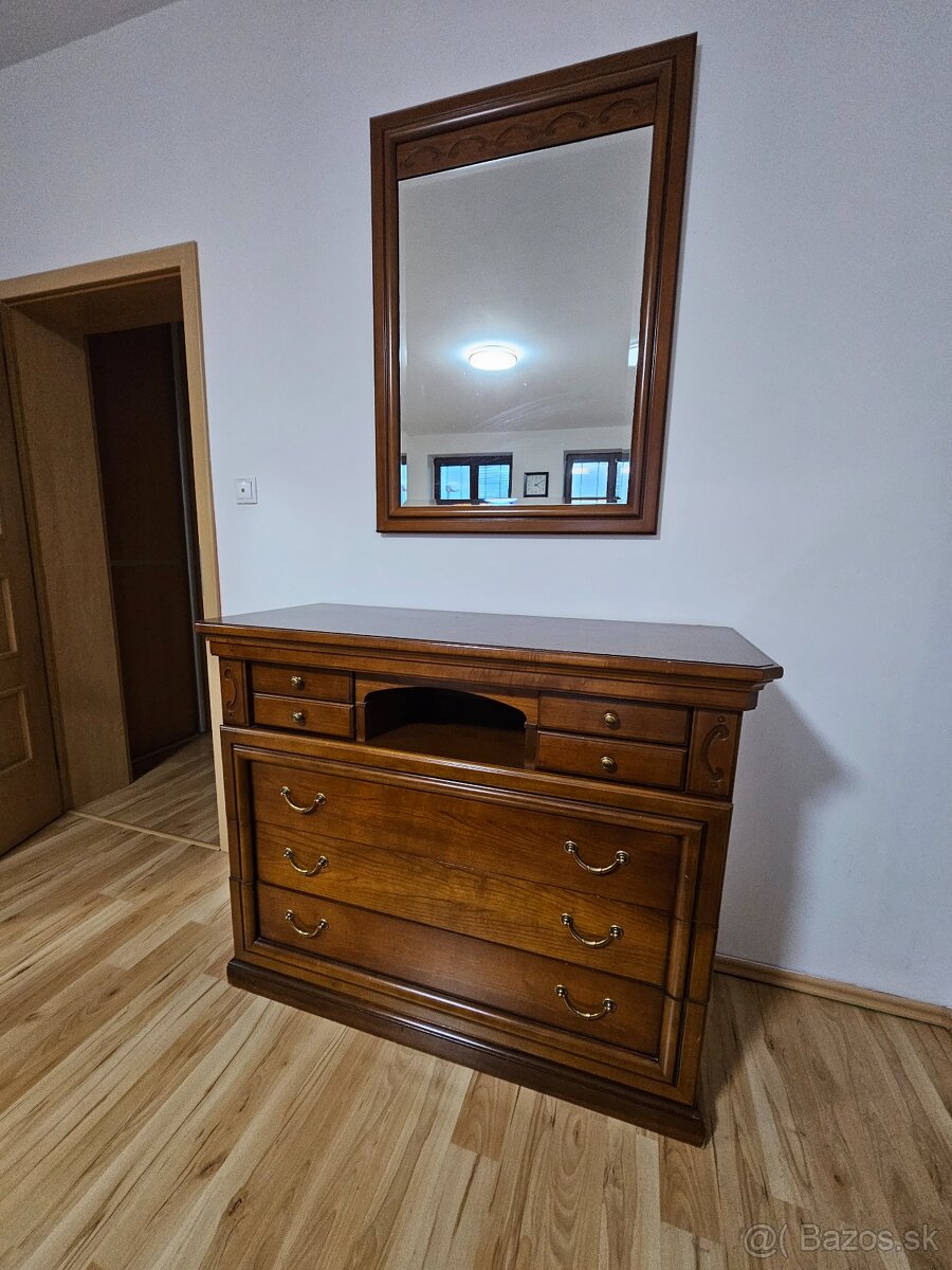 Predam komodu so zrkadlom
